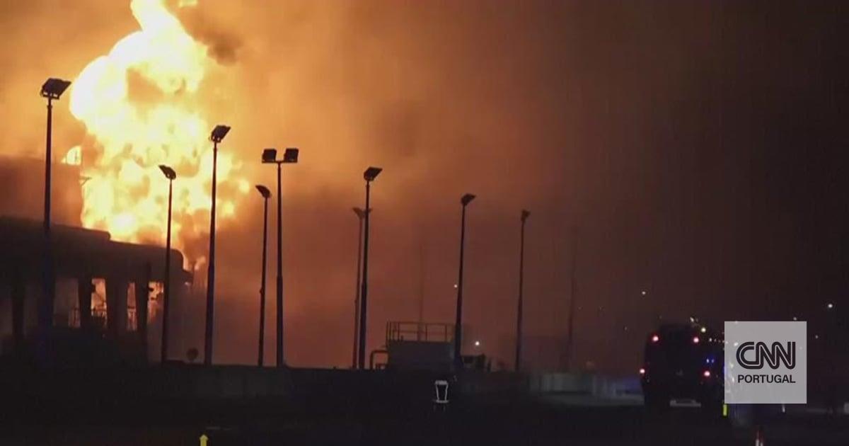 As imagens de um grande incêndio num depósito de petróleo do Bahrein